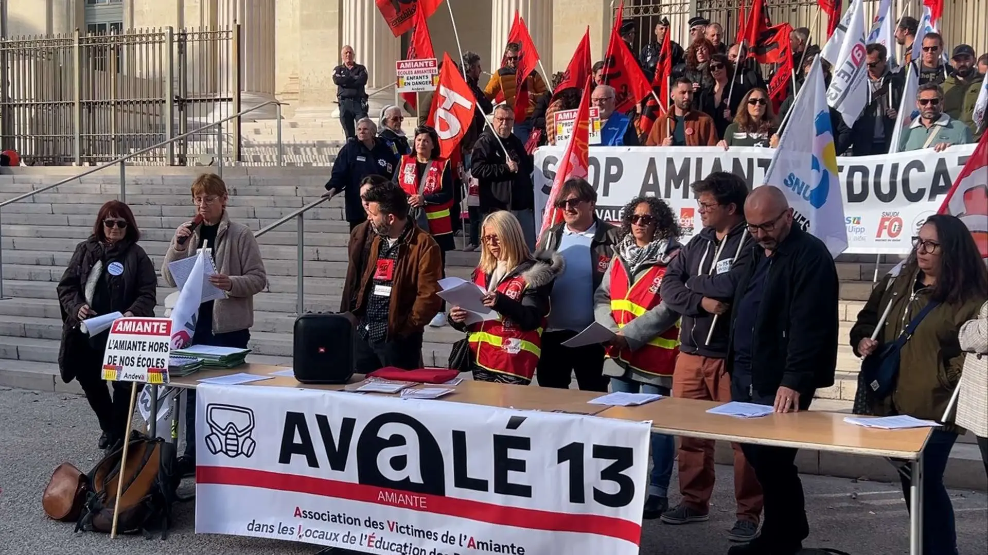 Amiante dans les écoles des Bouches-du-Rhône : une plainte inédite à Marseille pour « mise en danger de la vie d’autrui »